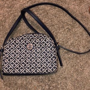 Tommy Hilfiger side bag